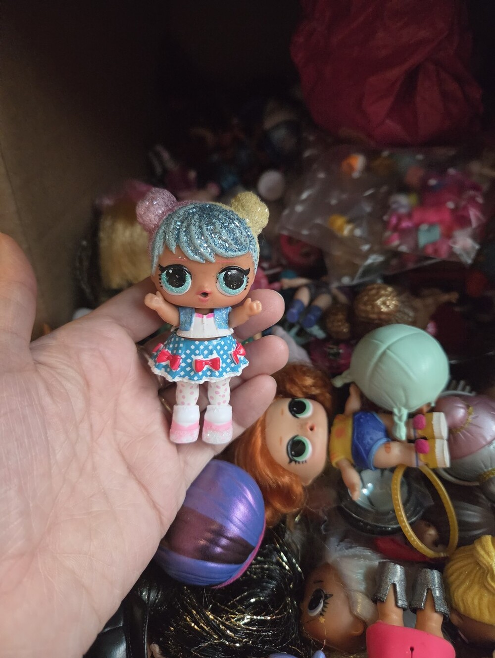 Massive Box Of L.O.L Dolls - Picture 4 of 9